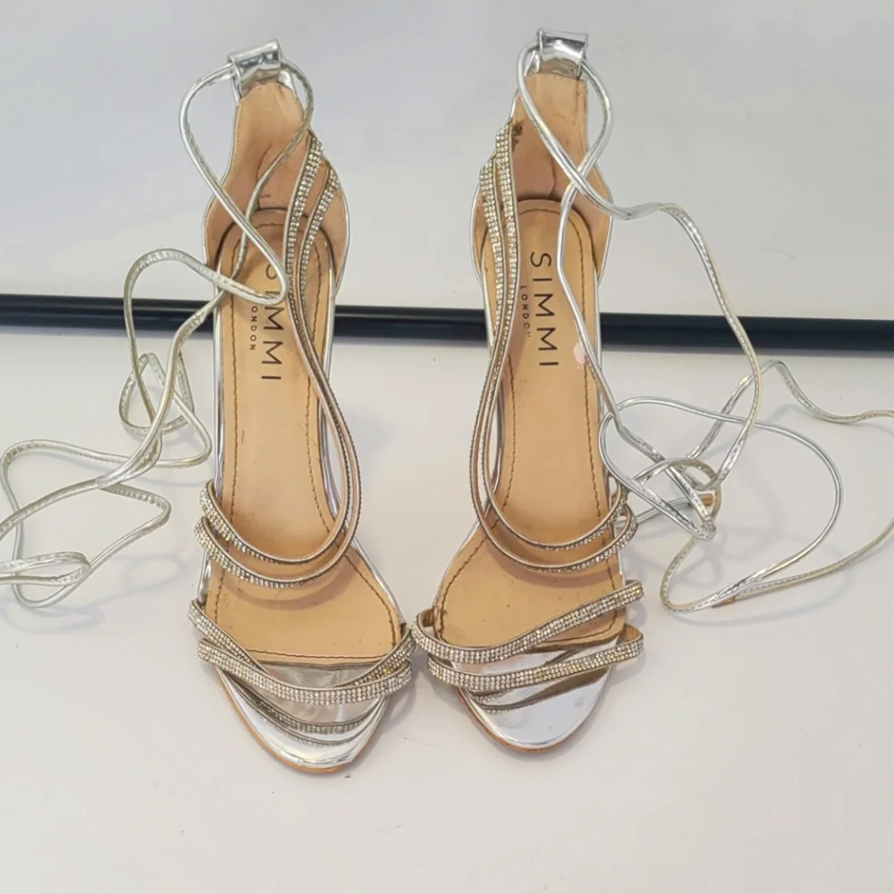 Simmi london silver Strappy rhinestone open toe Women's Heels size 7